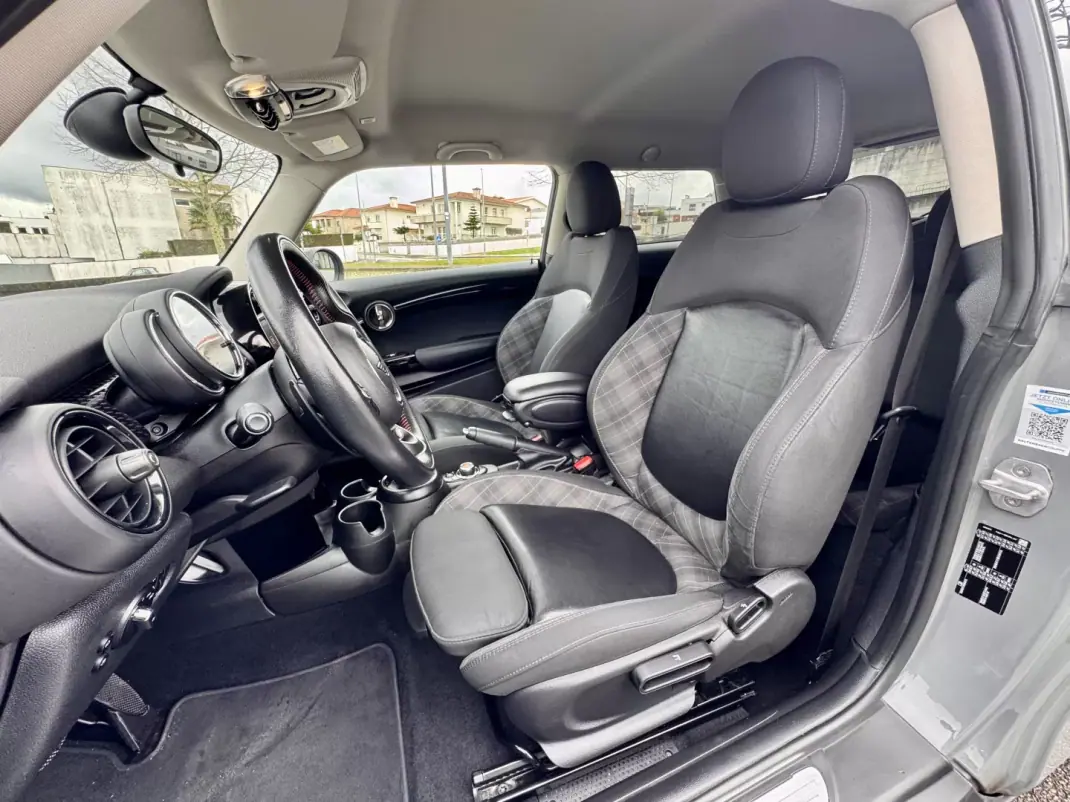 MINI Cooper 2018 - 21990 EUR, 165000 km - AUTO.MOTO.pt - 165000km - foto 26 de 31