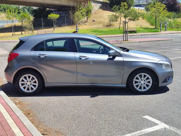 Mercedes-Benz A 180 2013 - 11780 EUR, 215000 km - AUTO.MOTO.pt - 215000km - foto 8 de 39