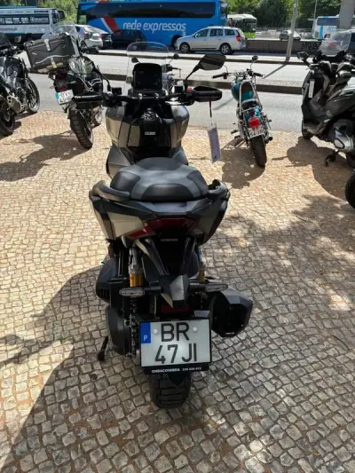 Honda ADV 150 2025 - 5900 EUR, 4926 km - AUTO.MOTO.pt - 4926km - foto 9 de 14