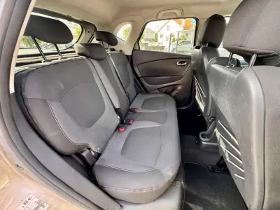 Renault Captur 2015 - 10990 EUR, 137000 km - AUTO.MOTO.pt - 137000km - foto 16 de 19