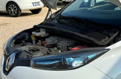 Renault Zoe 2017 - 10550 EUR, 98529 km - AUTO.MOTO.pt - 98529km - foto 17 de 18