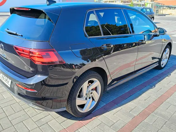 Volkswagen Golf 2023 - 28000 EUR, 40000 km - AUTO.MOTO.pt - 40000km - foto 4 de 10