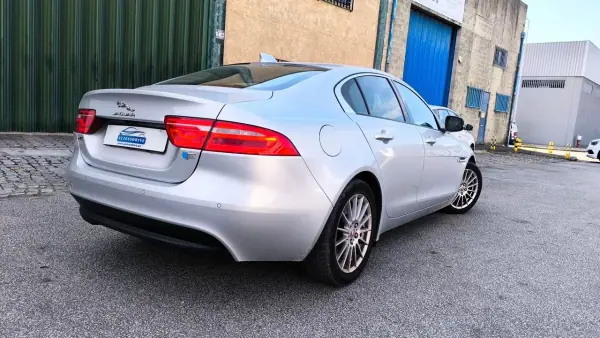 Jaguar XE 2018 - 13900 EUR, 147000 km - AUTO.MOTO.pt - 147000km - foto 7 de 14