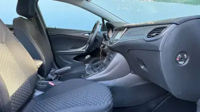 Opel Astra Sports Tourer 2019 - 9400 EUR, 159000 km - 159000km - foto 11 de 12