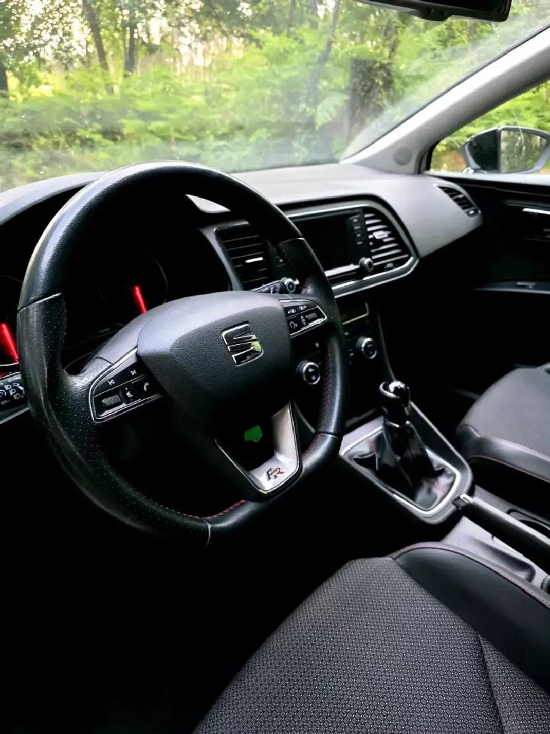 SEAT Leon 2013 - 13990 EUR, 167000 km - AUTO.MOTO.pt - 167000km - foto 20 de 27