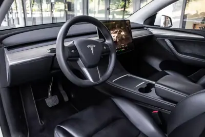 Tesla Model Y 2023 - 37900 EUR, 74250 km - AUTO.MOTO.pt - 74250km - foto 19 de 40