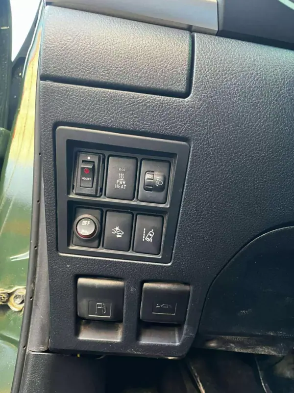 Toyota Hilux 2018 - 29750 EUR, 141545 km - 141545km - foto 13 de 17