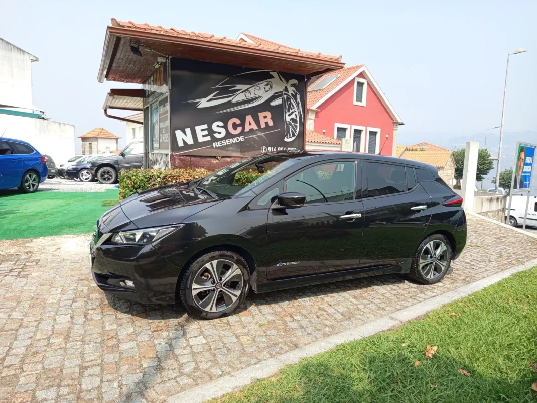 Nissan Leaf 2020 - 14900 EUR, 71868 km - AUTO.MOTO.pt - 71868km - foto 1 de 11