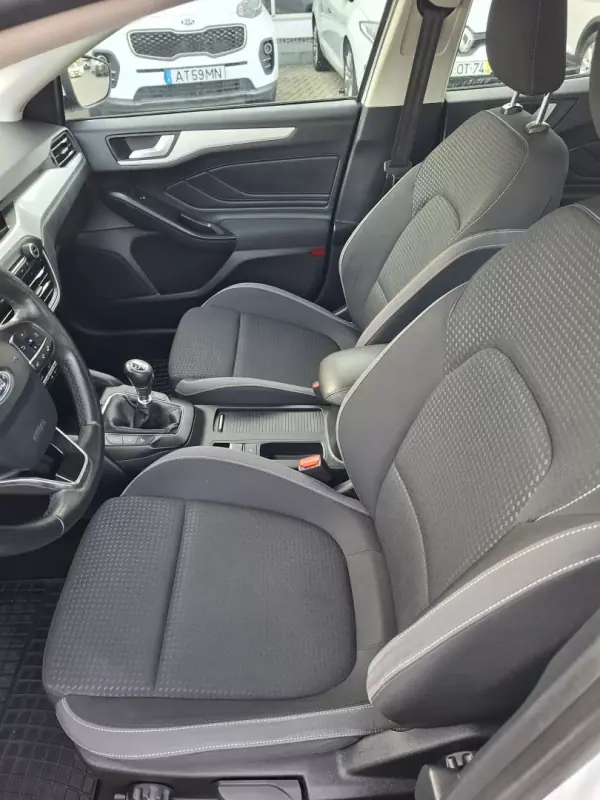 Ford Focus 2019 - 15500 EUR, 119500 km - AUTO.MOTO.pt - 119500km - foto 11 de 30