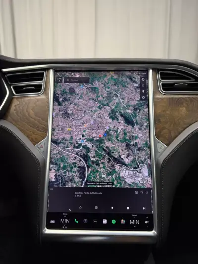 Tesla Model S 2017 - 18000 EUR, 250000 km - AUTO.MOTO.pt - 250000km - foto 11 de 24