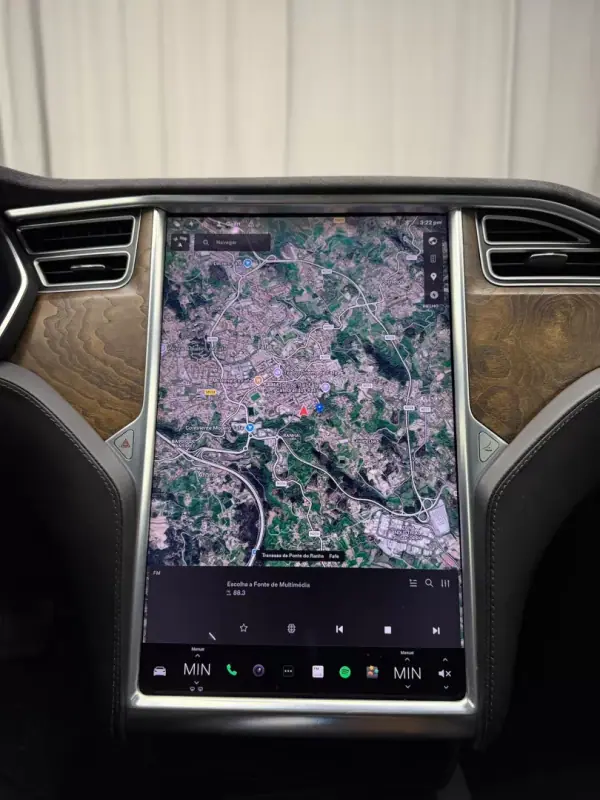 Tesla Model S 2017 - 18000 EUR, 250000 km - AUTO.MOTO.pt - 250000km - foto 11 de 24