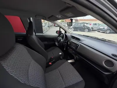 Toyota Yaris 2014 - 13500 EUR, 125000 km - AUTO.MOTO.pt - 125000km - foto 20 de 21