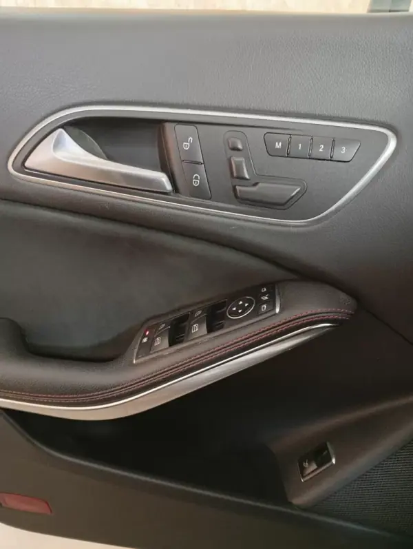 Mercedes-Benz CLA 200 2016 - 21950 EUR, 163535 km - AUTO.MOTO.pt - 163535km - foto 20 de 22