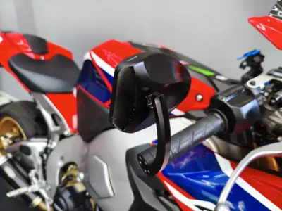 Honda CBR 1000RR 2017 - 15250 EUR, 17000 km - AUTO.MOTO.pt - 17000km - foto 10 de 32