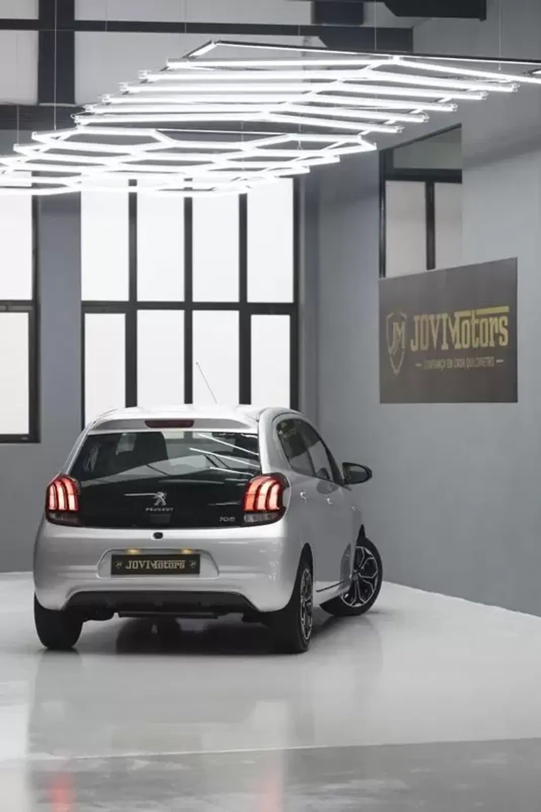 Peugeot 108 2017 - 9500 EUR, 49390 km - AUTO.MOTO.pt - 49390km - foto 40 de 45