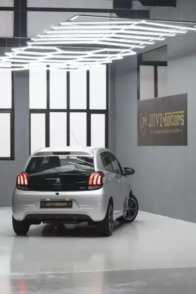 Peugeot 108 2017 - 9500 EUR, 49390 km - AUTO.MOTO.pt - 49390km - foto 40 de 45