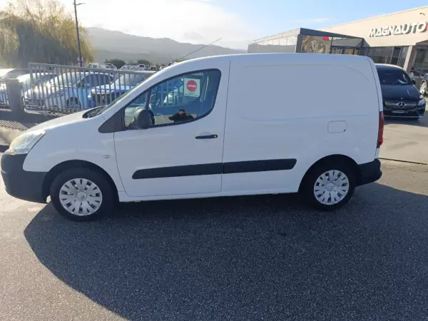 Citroën BERLINGO 3 LUGARES 2017 - 9000 EUR, 220000 km - AUTO.MOTO.pt - 220000km - foto 6 de 30