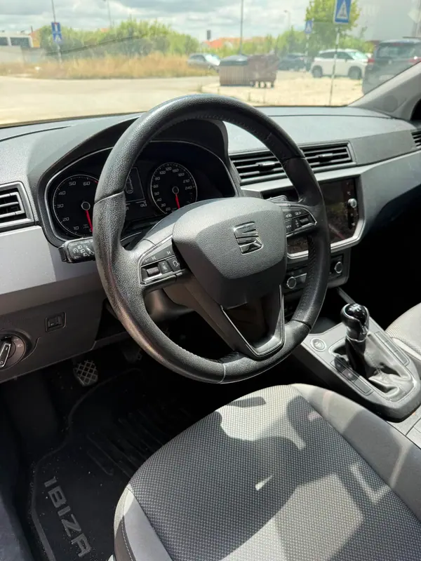 SEAT Ibiza 2018 - 12500 EUR, 74622 km - AUTO.MOTO.pt - 74622km - foto 9 de 15