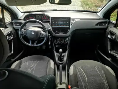 Peugeot 208 2014 - 7750 EUR, 96000 km - AUTO.MOTO.pt - 96000km - foto 11 de 29
