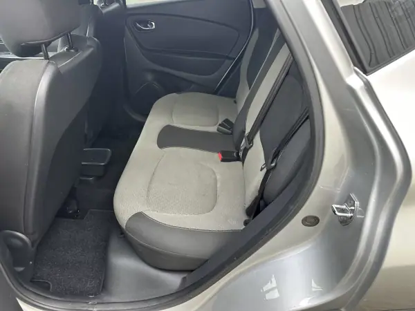 Renault Captur 2016 - 12990 EUR, 143000 km - AUTO.MOTO.pt - 143000km - foto 12 de 15
