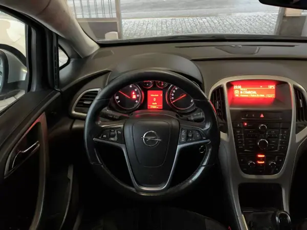 Opel Astra Sports Tourer 2012 - 6750 EUR, 274002 km - AUTO.MOTO.pt - 274002km - foto 10 de 21