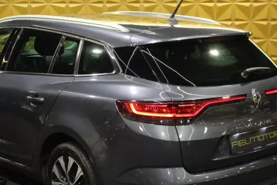 Renault Mégane Sport Tourer 2022 - 16250 EUR, 167000 km - AUTO.MOTO.pt - 167000km - foto 11 de 32