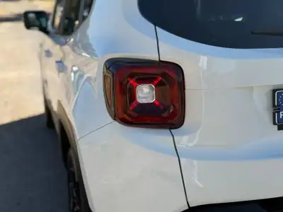 Jeep Renegade 2019 - 15995 EUR, 105000 km - AUTO.MOTO.pt - 105000km - foto 21 de 34
