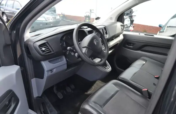 Citroën Jumpy 2015 - 9000 EUR, 159000 km - AUTO.MOTO.pt - 159000km - foto 11 de 11