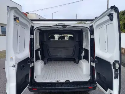 Renault Trafic 2018 - 16490 EUR, 152226 km - AUTO.MOTO.pt - 152226km - foto 9 de 17
