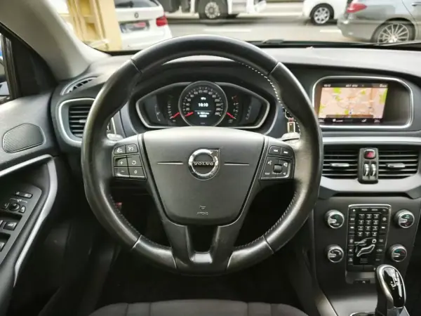 Volvo V40 Cross Country 2017 - 18500 EUR, 100000 km - AUTO.MOTO.pt - 100000km - foto 33 de 34
