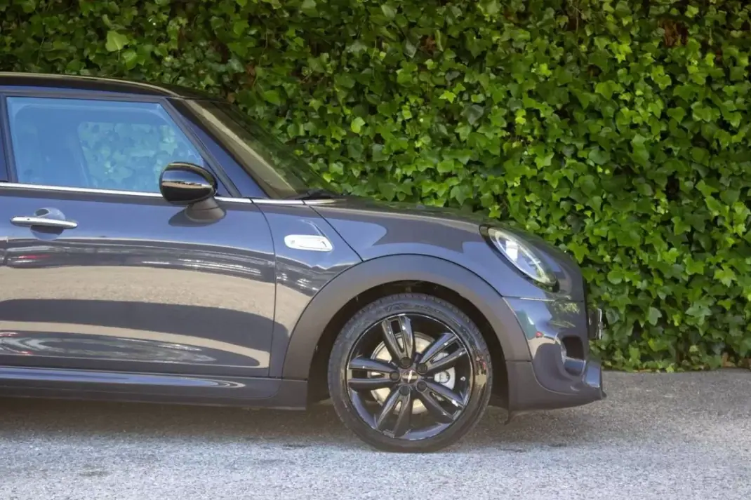 MINI 5 Portas 2019 - 24900 EUR, 105000 km - AUTO.MOTO.pt - 105000km - foto 5 de 17