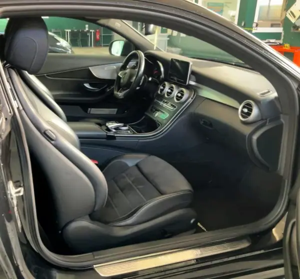 Mercedes-Benz C 250 2016 - 31500 EUR, 140000 km - AUTO.MOTO.pt - 140000km - foto 3 de 5