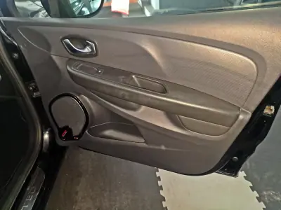 Renault Clio Sport Tourer 2020 - 9990 EUR, 120000 km - AUTO.MOTO.pt - 120000km - foto 20 de 22