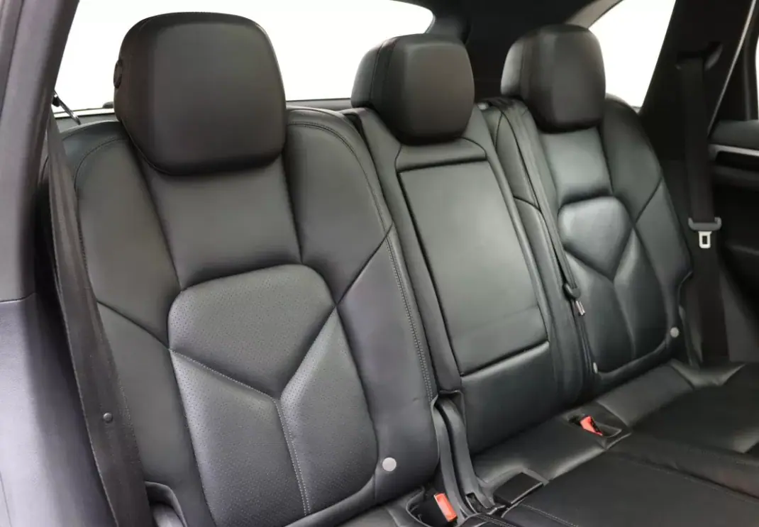 Porsche Cayenne 2015 - 41900 EUR, 140000 km - 140000km - foto 24 de 32