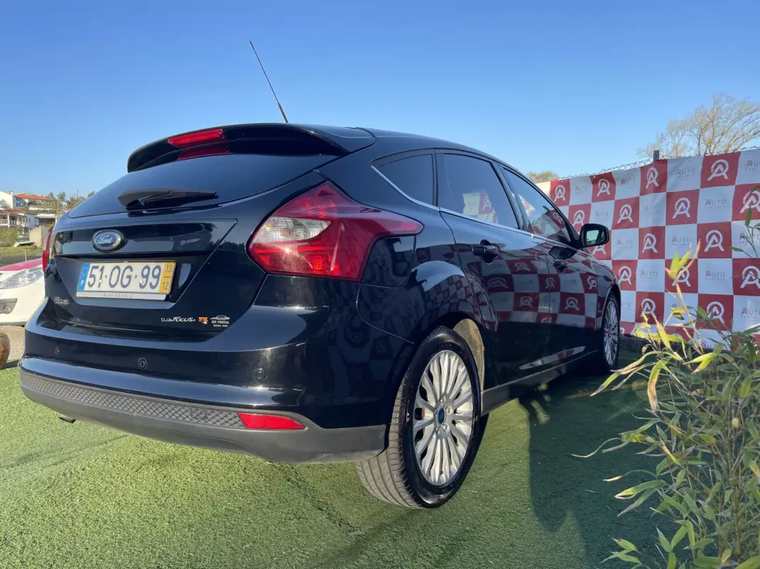 Ford Focus 2013 - 9990 EUR, 186235 km - AUTO.MOTO.pt - 186235km - foto 3 de 23