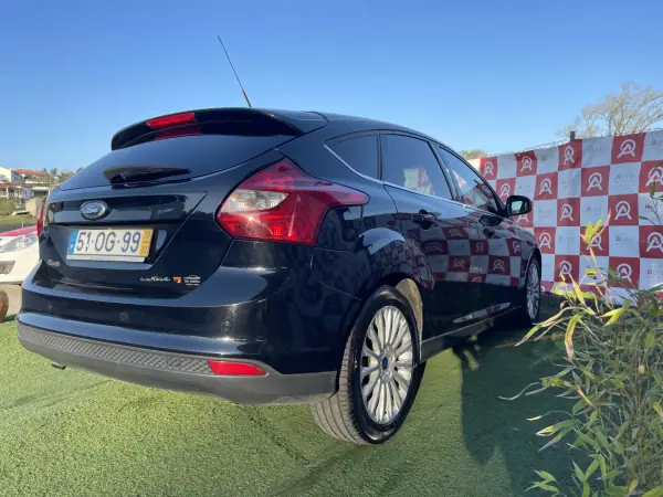 Ford Focus 2013 - 9990 EUR, 186235 km - AUTO.MOTO.pt - 186235km - foto 3 de 23