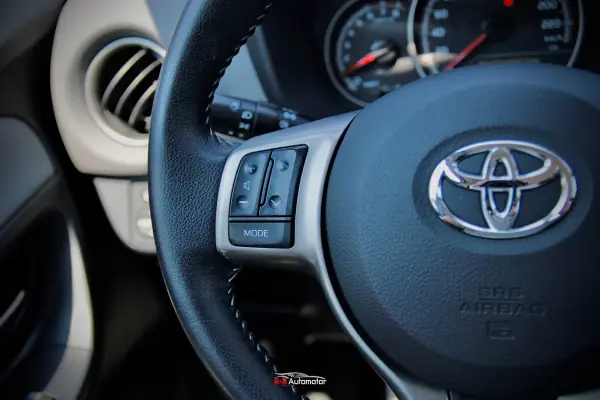 Toyota Yaris 2016 - 8750 EUR, 266000 km - AUTO.MOTO.pt - 266000km - foto 14 de 27