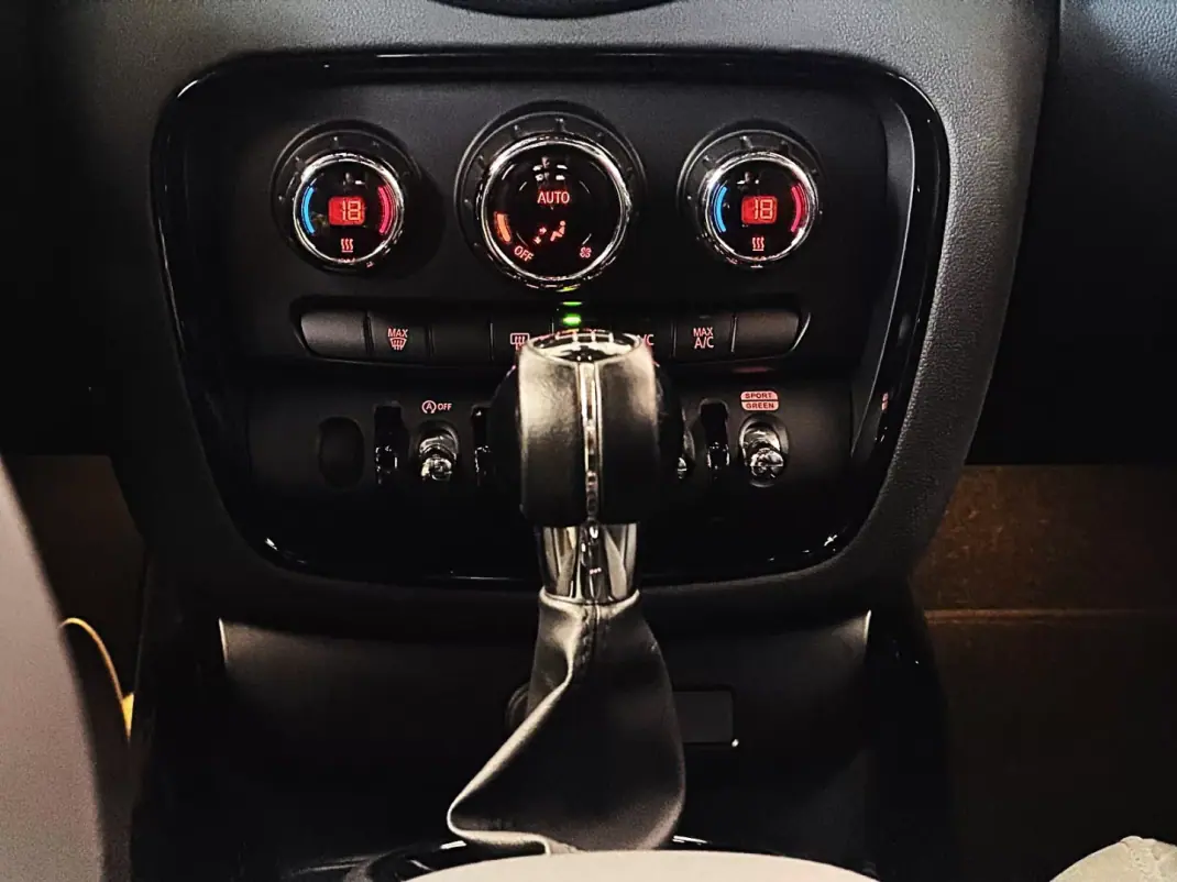 MINI Clubman 2019 - 18500 EUR, 43000 km - 43000km - foto 28 de 35