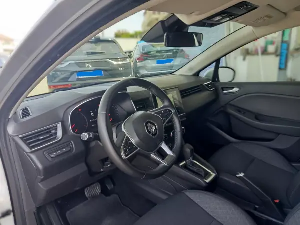 Renault Clio 2021 - 14990 EUR, 79170 km - AUTO.MOTO.pt - 79170km - foto 13 de 18