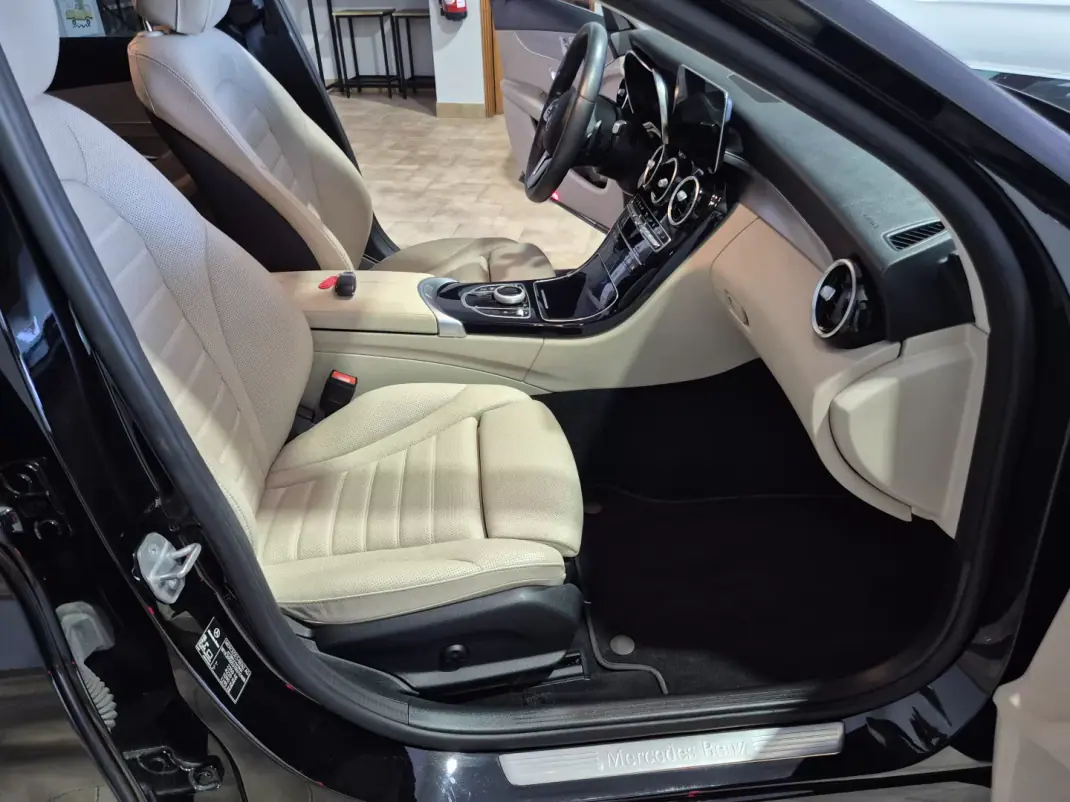 Mercedes-Benz C 300 2020 - 24750 EUR, 103000 km - 103000km - foto 24 de 36