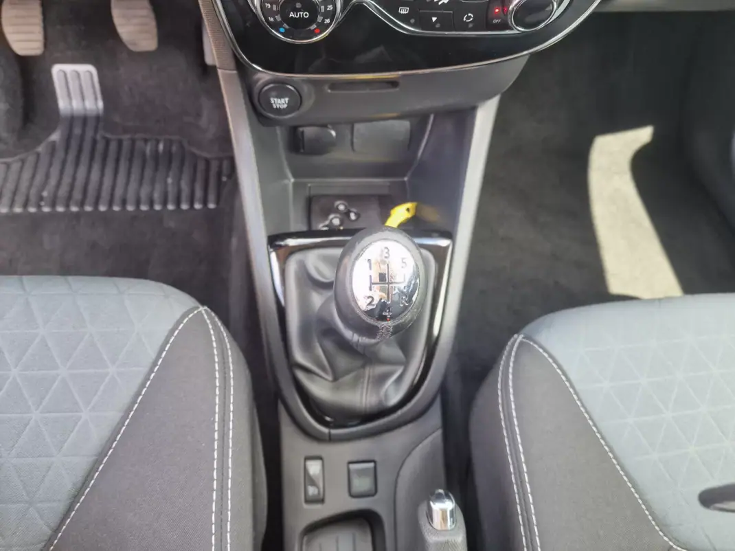 Renault Clio 2014 - 10490 EUR, 118020 km - AUTO.MOTO.pt - 118020km - foto 29 de 36