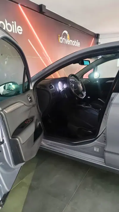 Citroën C4 2016 - 8900 EUR, 139900 km - AUTO.MOTO.pt - 139900km - foto 13 de 16