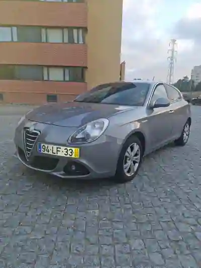 Alfa Romeo Giulietta 2011 - 6990 EUR, 156800 km - AUTO.MOTO.pt - 156800km - foto 1 de 17