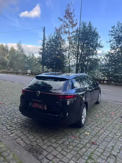 Renault Mégane Break 2022 - 17500 EUR, 116925 km - AUTO.MOTO.pt - 116925km - foto 17 de 19