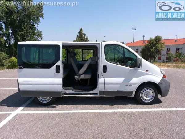 Renault 2002 - 6500 EUR, 457000 km - AUTO.MOTO.pt - 457000km - foto 8 de 19
