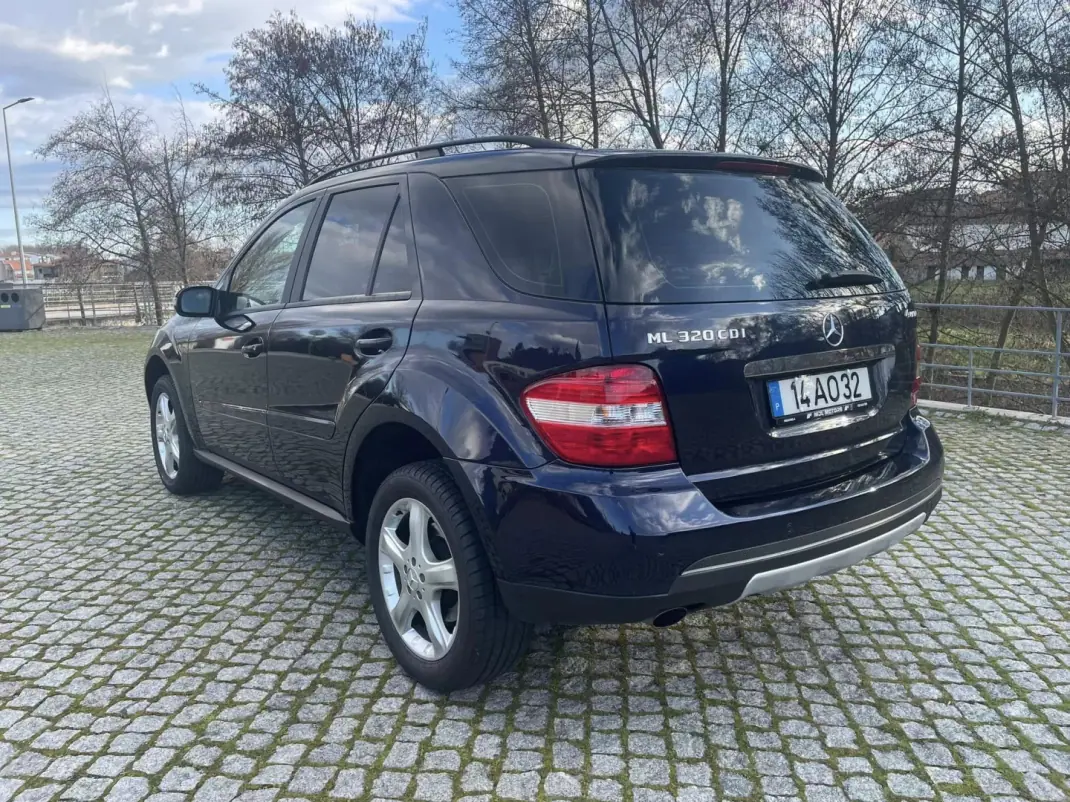 Mercedes-Benz ML 320 2005 - 18900 EUR, 207000 km - AUTO.MOTO.pt - 207000km - foto 4 de 11