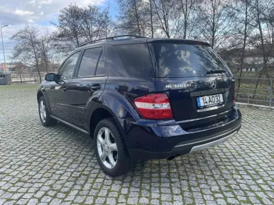 Mercedes-Benz ML 320 2005 - 18900 EUR, 207000 km - AUTO.MOTO.pt - 207000km - foto 4 de 11