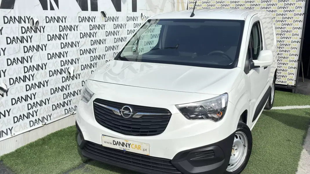 Opel COMBO 2022 - 14900 EUR, 136000 km - AUTO.MOTO.pt - 136000km - foto 3 de 12