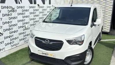 Opel COMBO 2022 - 14900 EUR, 136000 km - AUTO.MOTO.pt - 136000km - foto 3 de 12