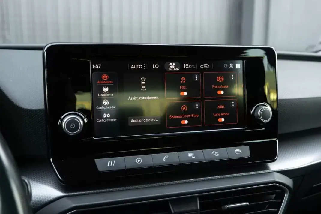 SEAT Leon 2021 - 15999 EUR, 127100 km - AUTO.MOTO.pt - 127100km - foto 18 de 24